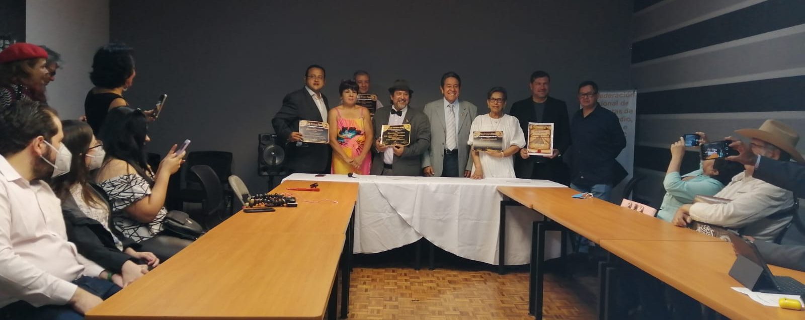 Club Primera Plana y CONPPRyT reconocen trayectoria de periodistas