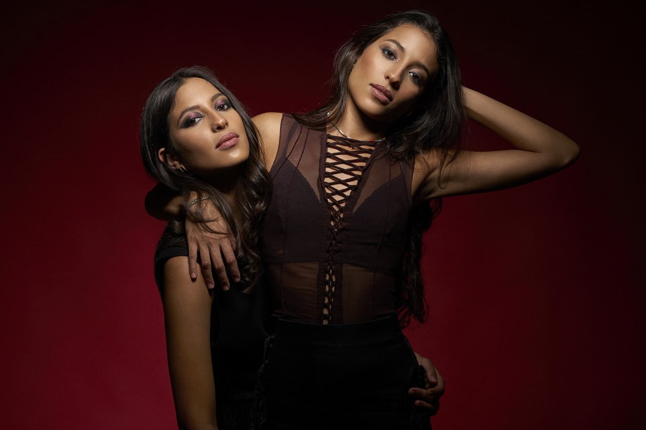 Las hermanas gemelas Vale estrenan su deslumbrante nuevo sencillo “Cruel” con Virgin Music