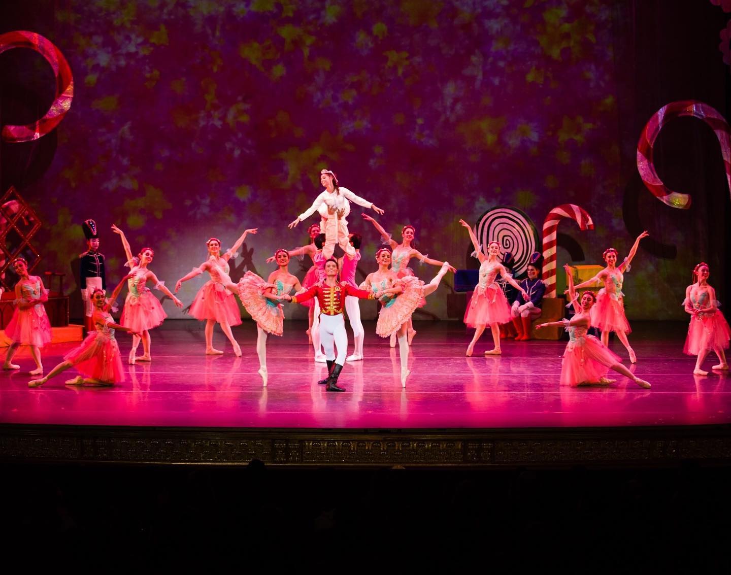 Presenta el Ballet de Jalisco una producción renovada de El Cascanueces 