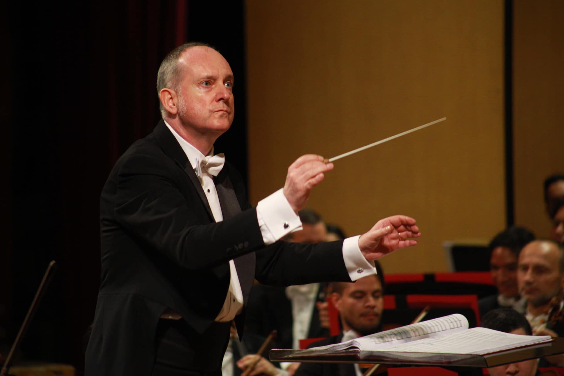 Neil Thomson dirigirá a la Orquesta Filarmónica de Jalisco con doble estreno