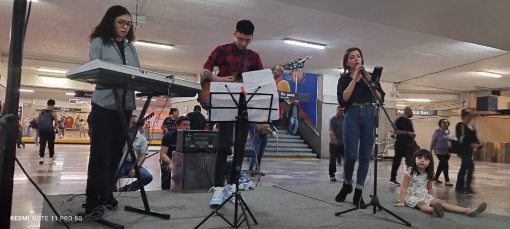 Piticoy: La Revolución del Nahual, la novela de Oscar Sánchez Riveroll, se presentó en el tren de Guadalajara Piticoy: La Revolución del Nahual, la novela de Oscar Sánchez Riveroll, se presentó en el tren de Guadalajara