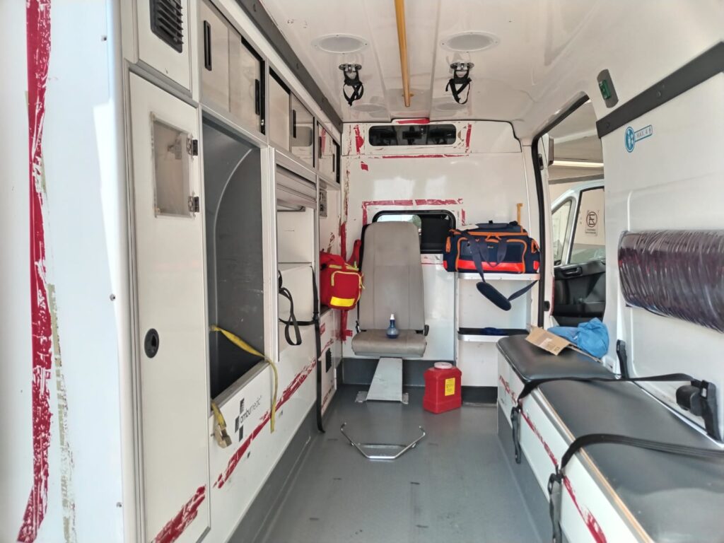 ambulancia de Cruz Verde sin insumos medicos básicos