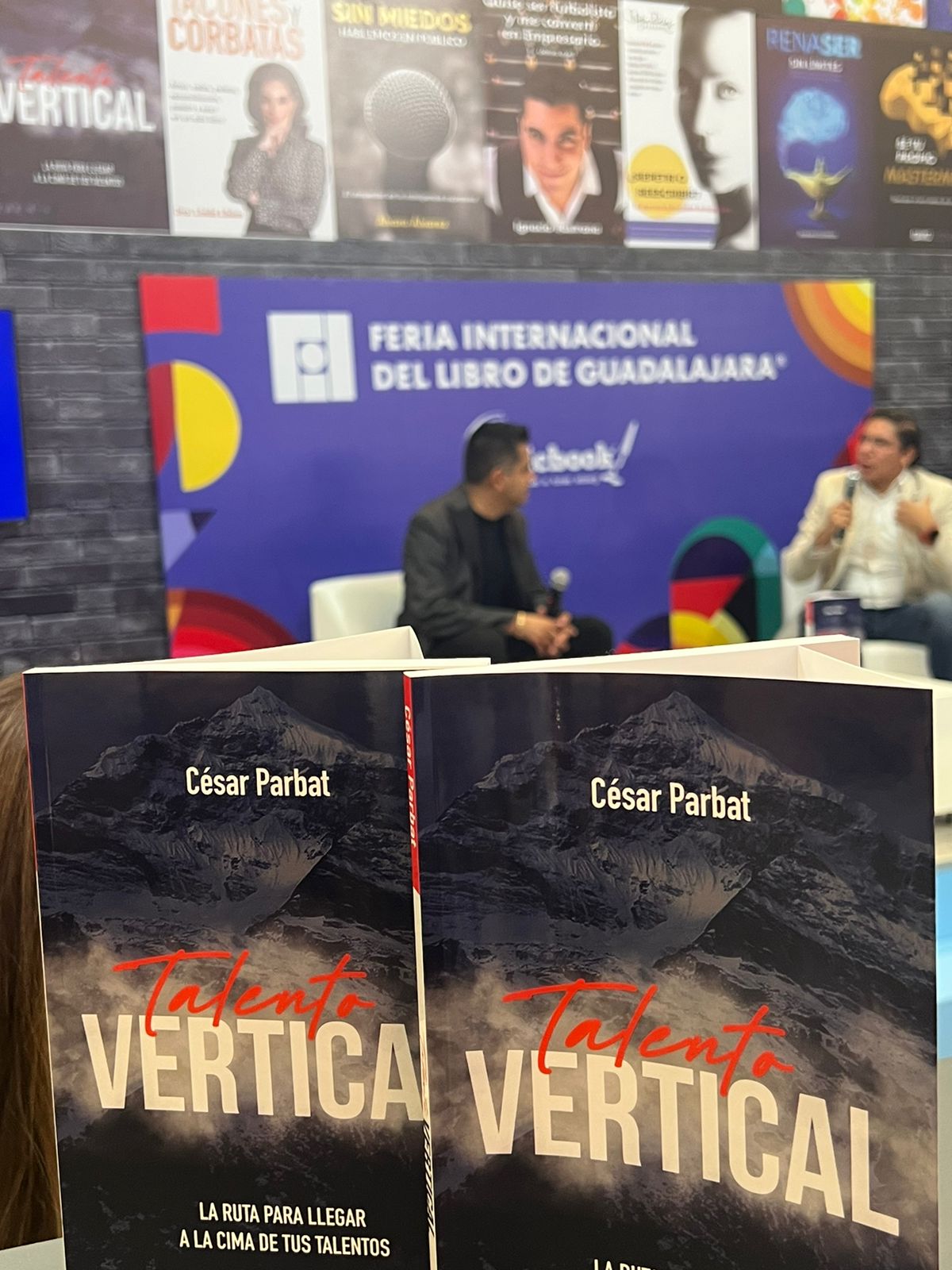 "Talento Vertical" de César Parbat: Presente en la FIL Guadalajara.