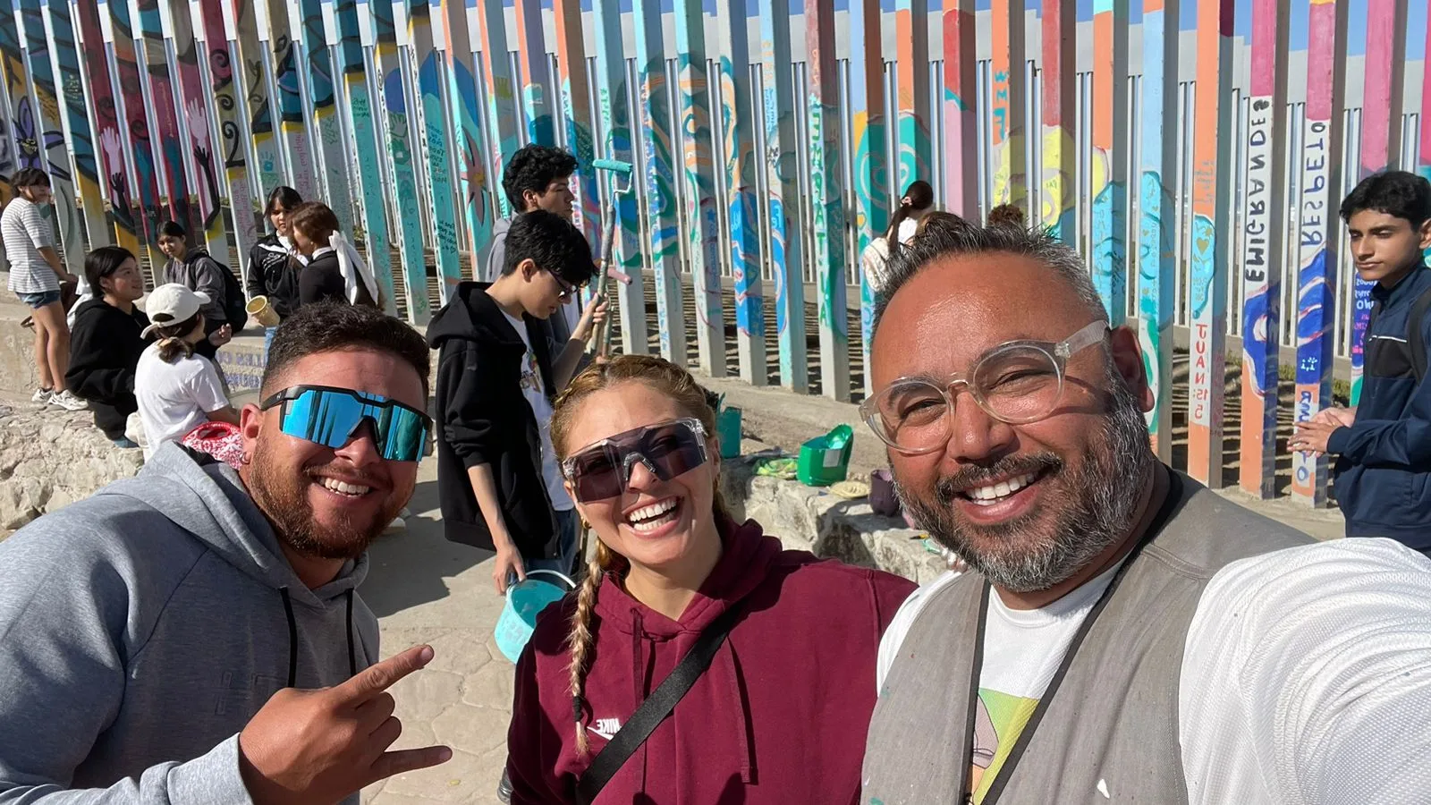 Mural de la hermandad en muro fronterizo