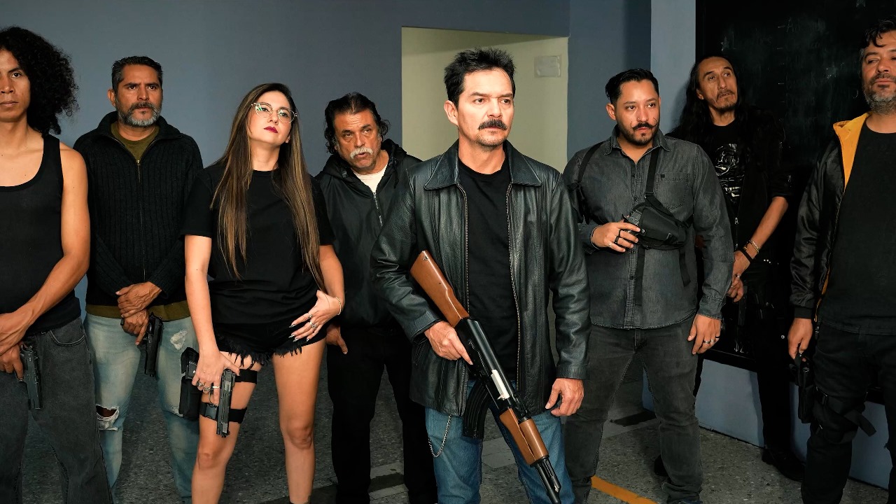 “Escuadrón Especial” Una Historia de Corrupción y Humor Negro