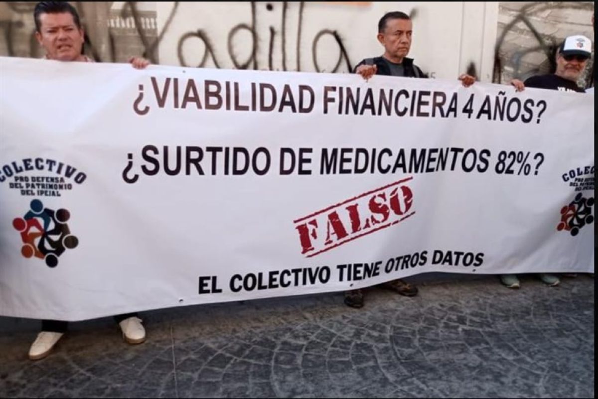 Jubilados del IPEJAL exigen salida de Juan Partida por desabasto, atrasos y presuntas amenazas