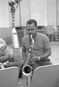 Muere Plas Johnson, el saxofonista que dio ritmo a «La Pantera Rosa»